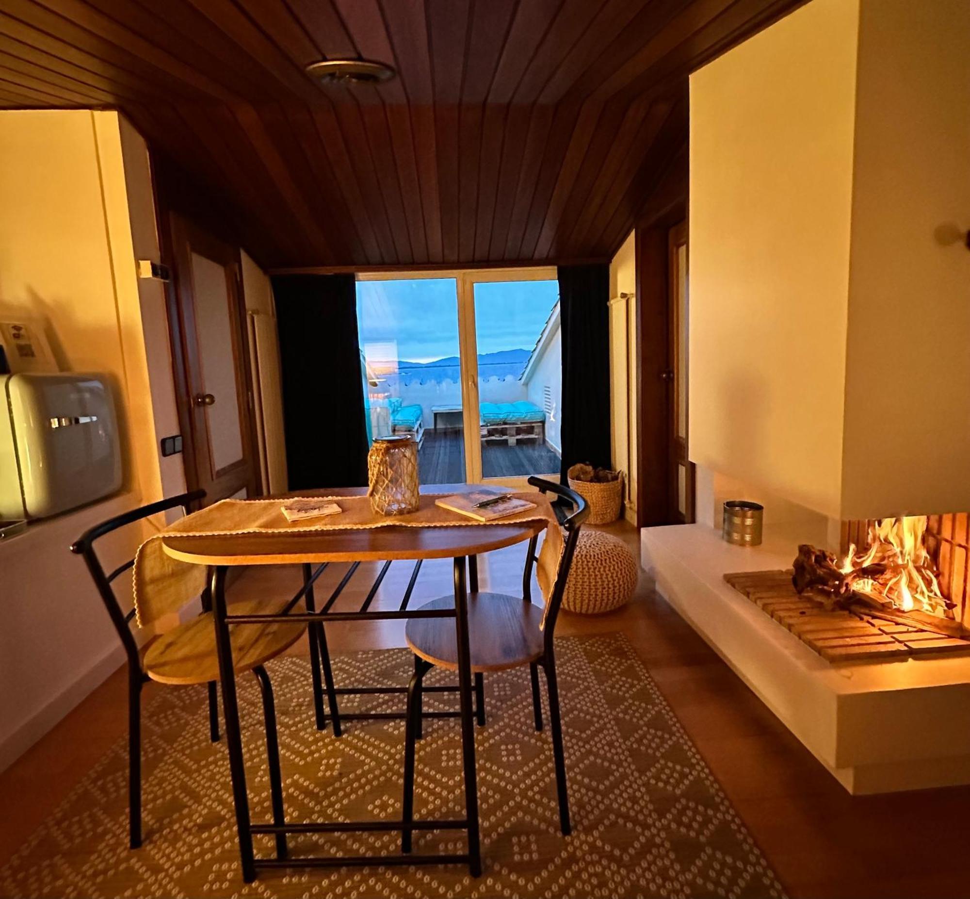 Solo Atico Guest Suites L' Escala Luaran gambar