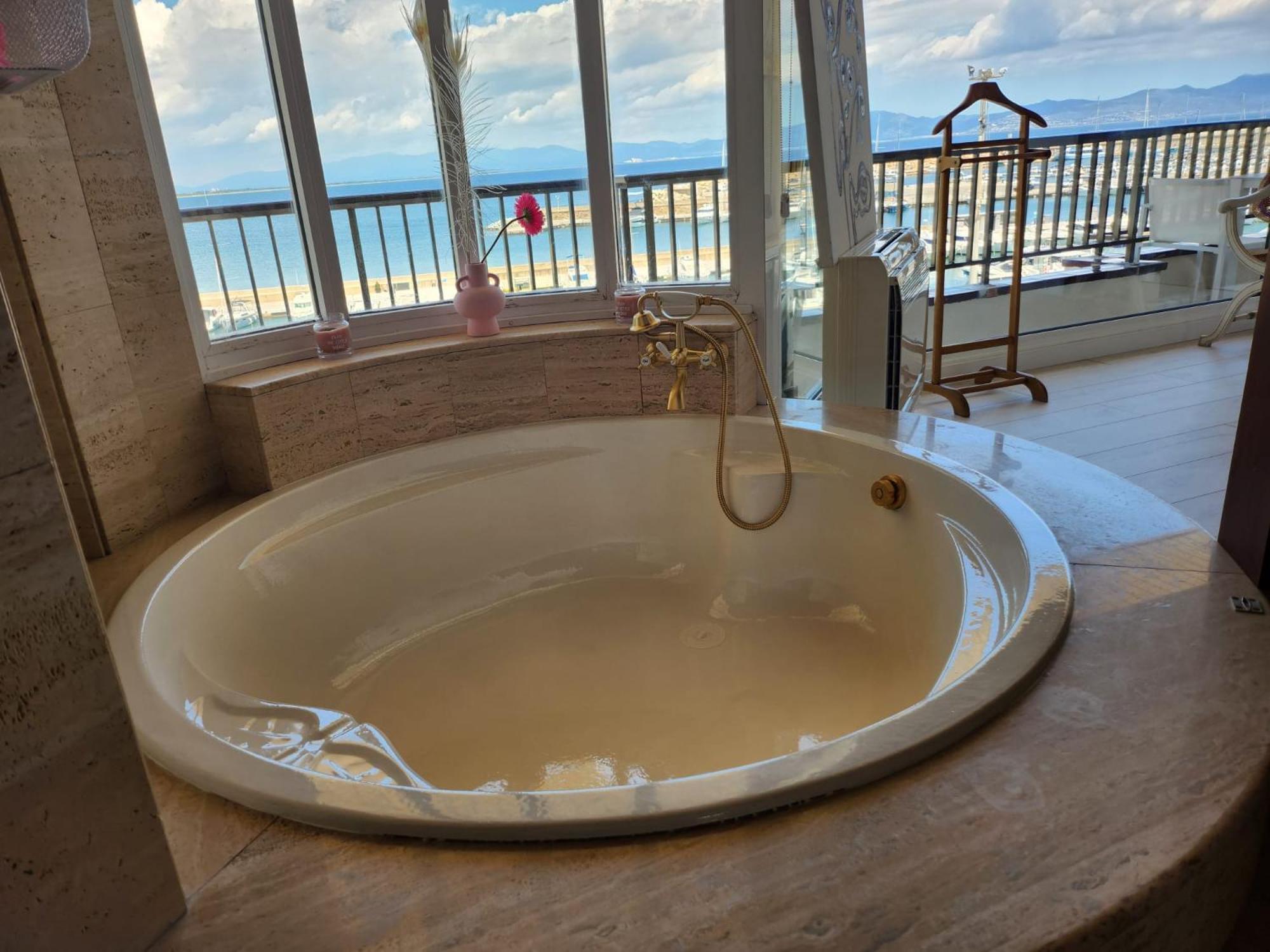 Solo Atico Guest Suites L' Escala Luaran gambar