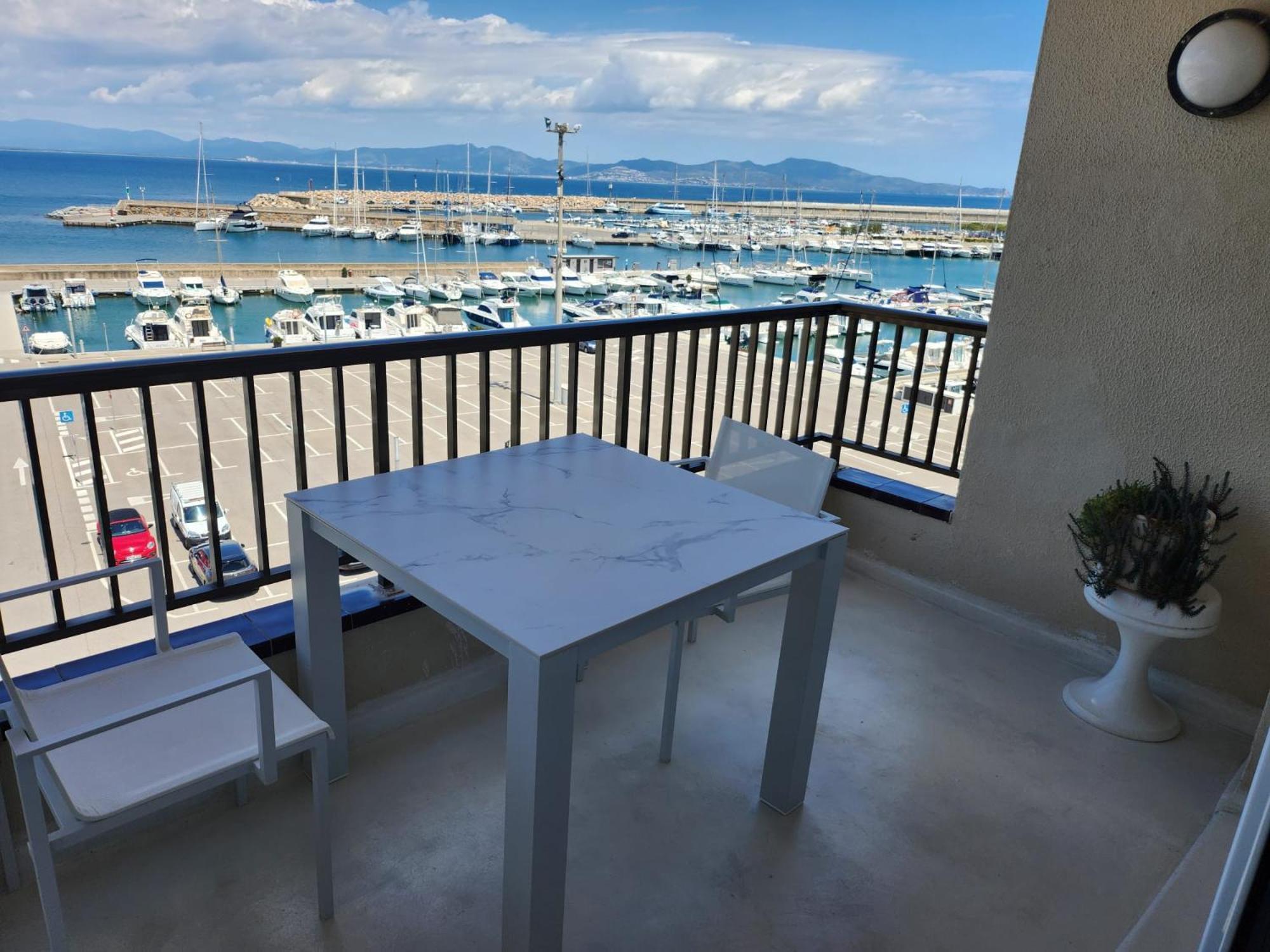 Solo Atico Guest Suites L' Escala Luaran gambar