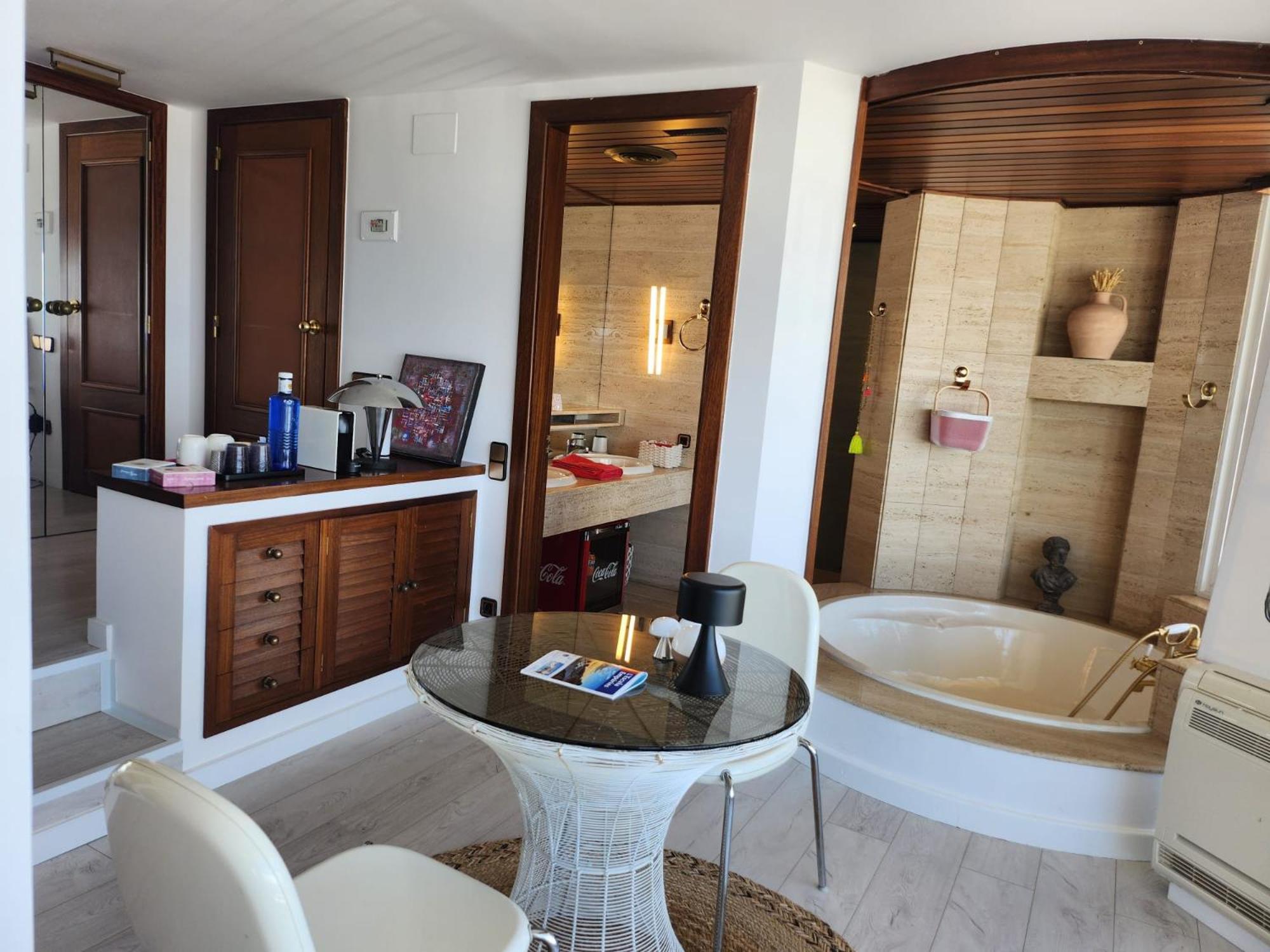 Solo Atico Guest Suites L' Escala Luaran gambar