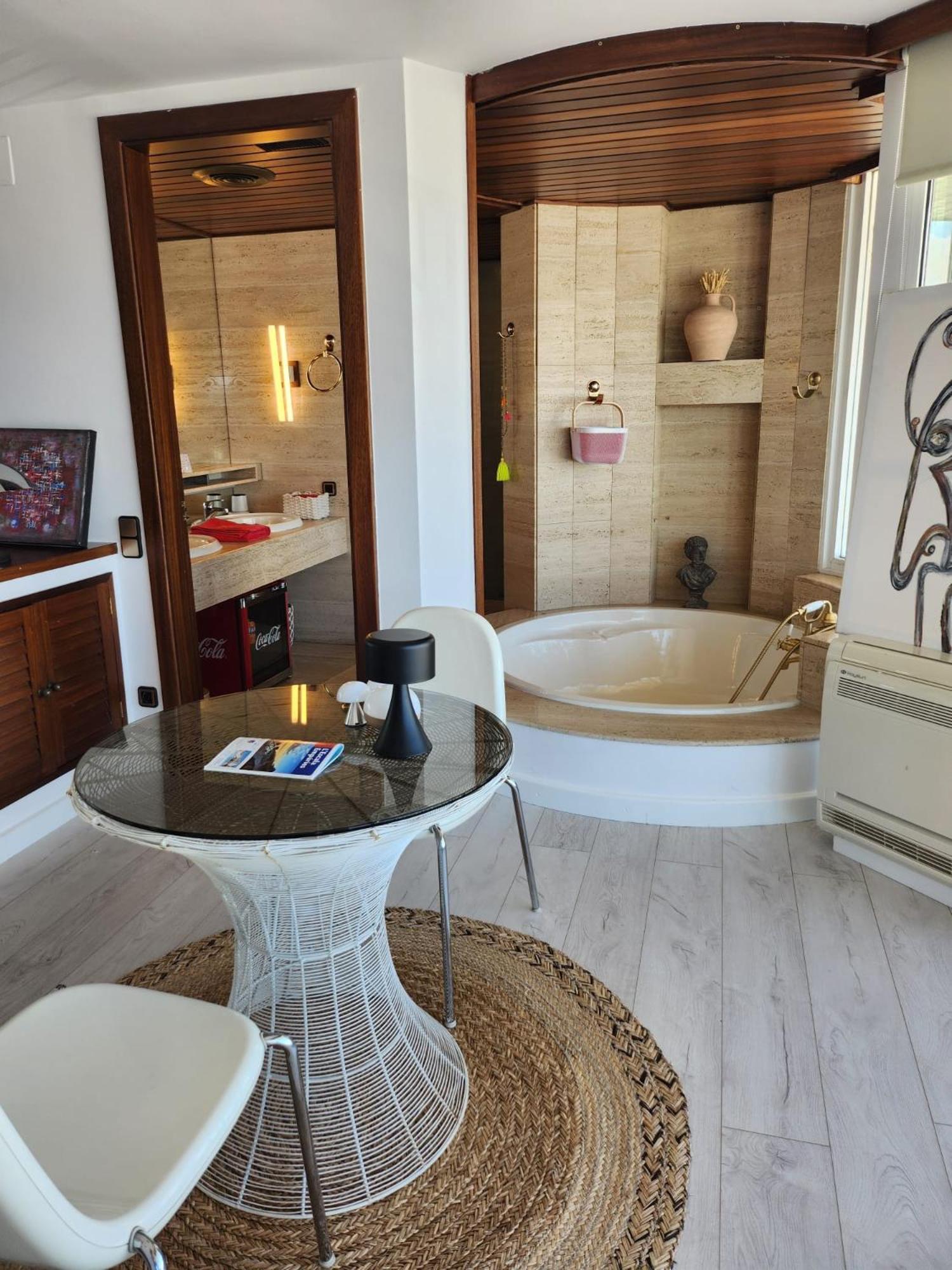 Solo Atico Guest Suites L' Escala Luaran gambar