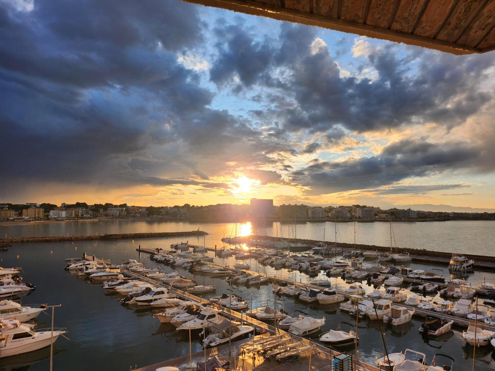 Solo Atico Guest Suites L' Escala Luaran gambar